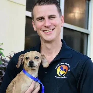 Spencer Conover (NACA) with animal pic-cropped