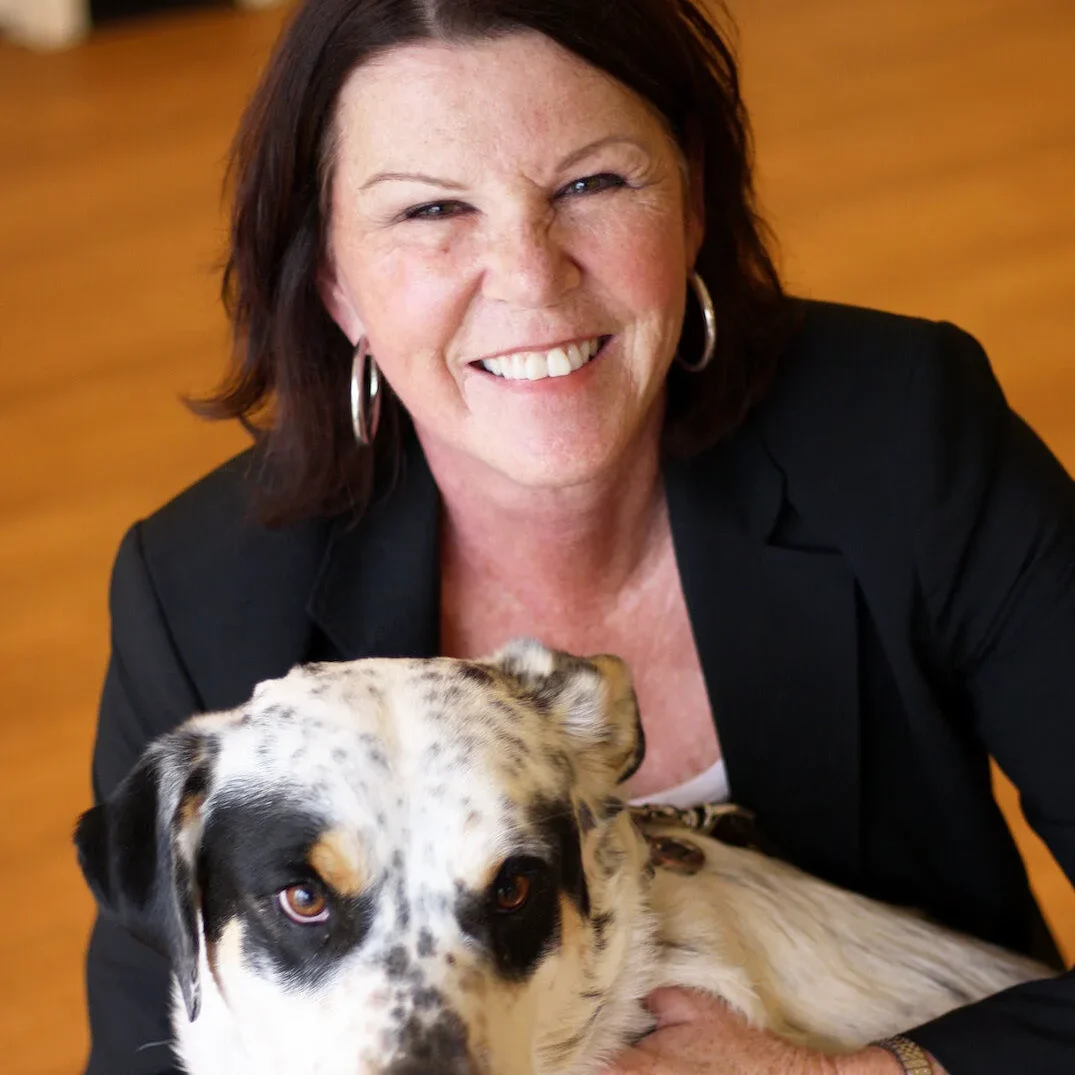 Susana Della Maddalena Headshot with Hank